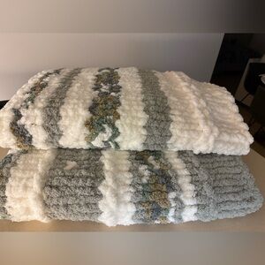 Cozy Textured finger knitted Blankets with Stripes - 40” x 50”
